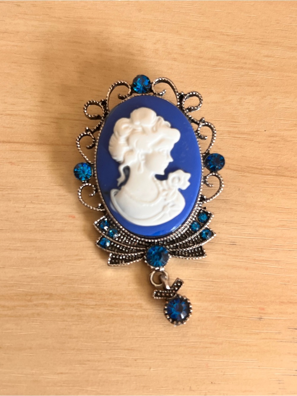 Vintage-Inspired Blue Cameo Pendant Necklace - White Silhouette